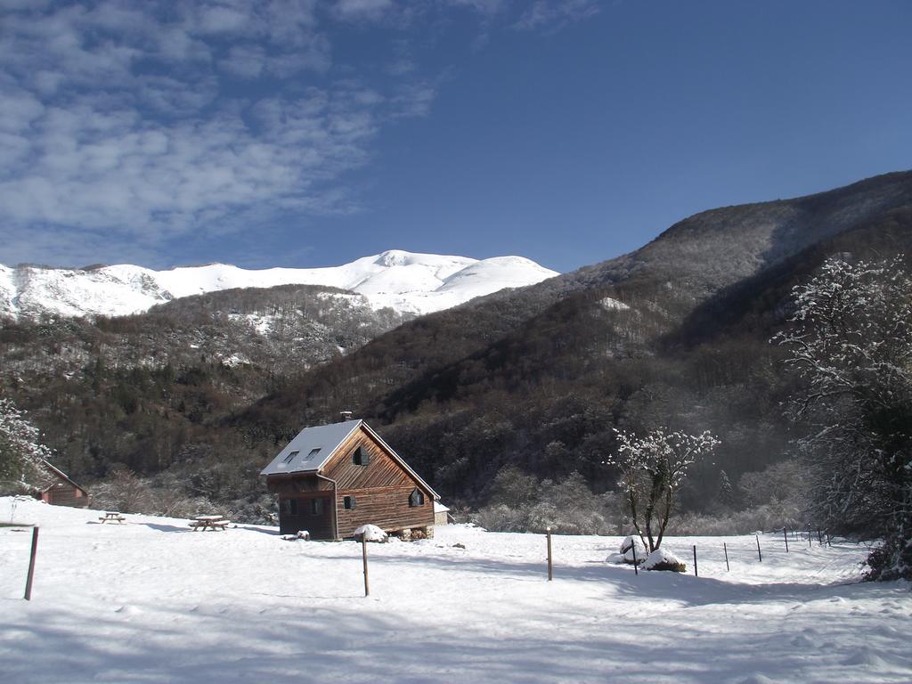 Les Chalets De La Foret D'Issaux Osse-en-Aspe Exterior photo